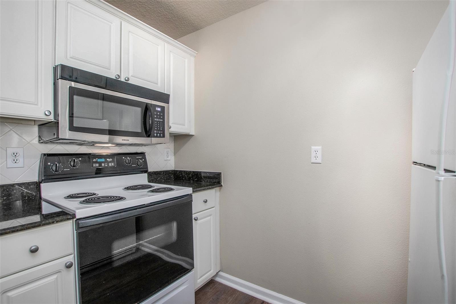 Image 6 of 35 For 800 Dakota Avenue 238