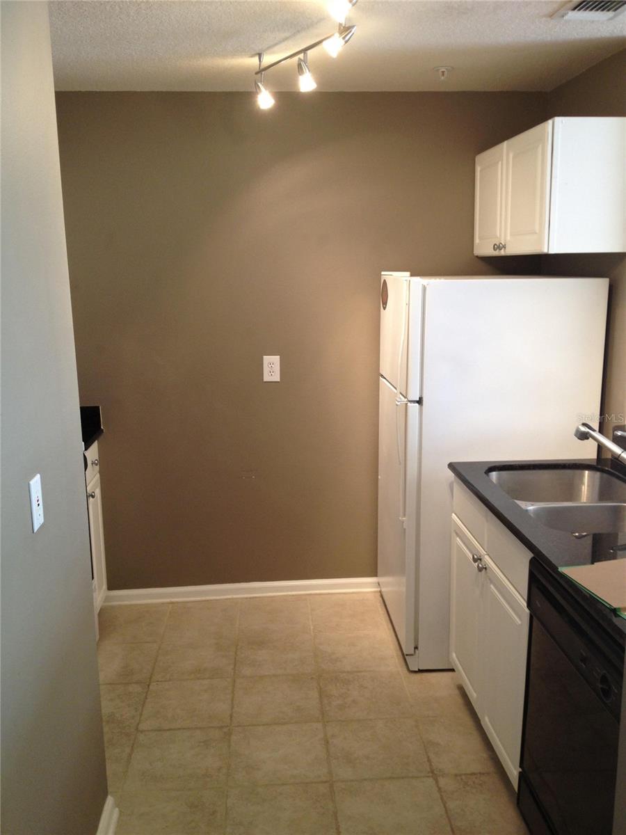 Image 7 of 35 For 800 Dakota Avenue 238