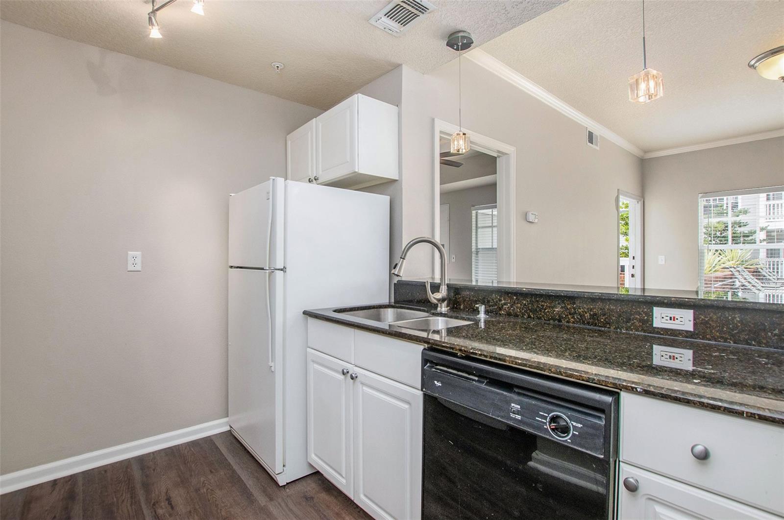 Image 8 of 35 For 800 Dakota Avenue 238