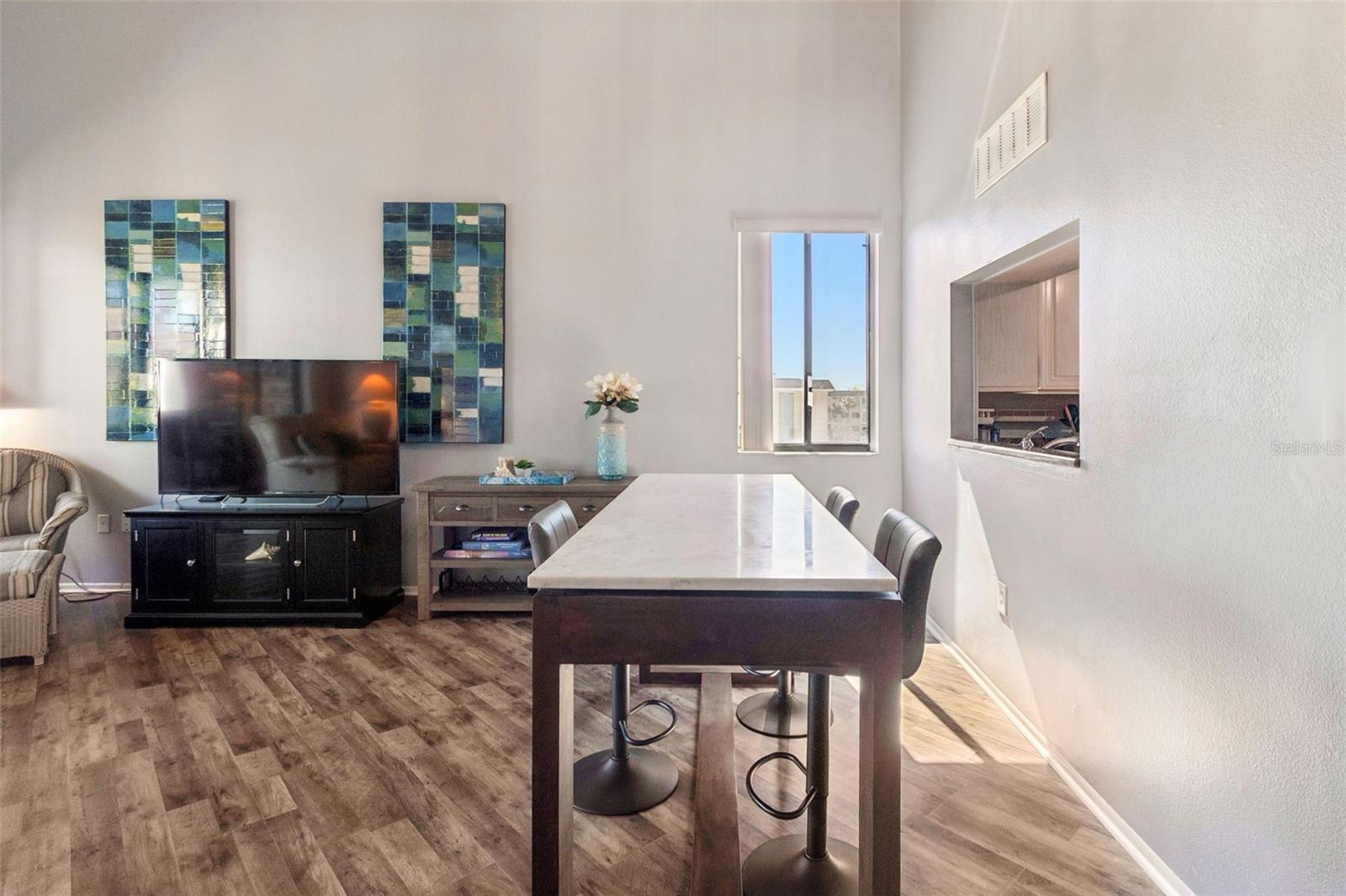 Image 13 of 98 For 6263 Midnight Pass Road 301