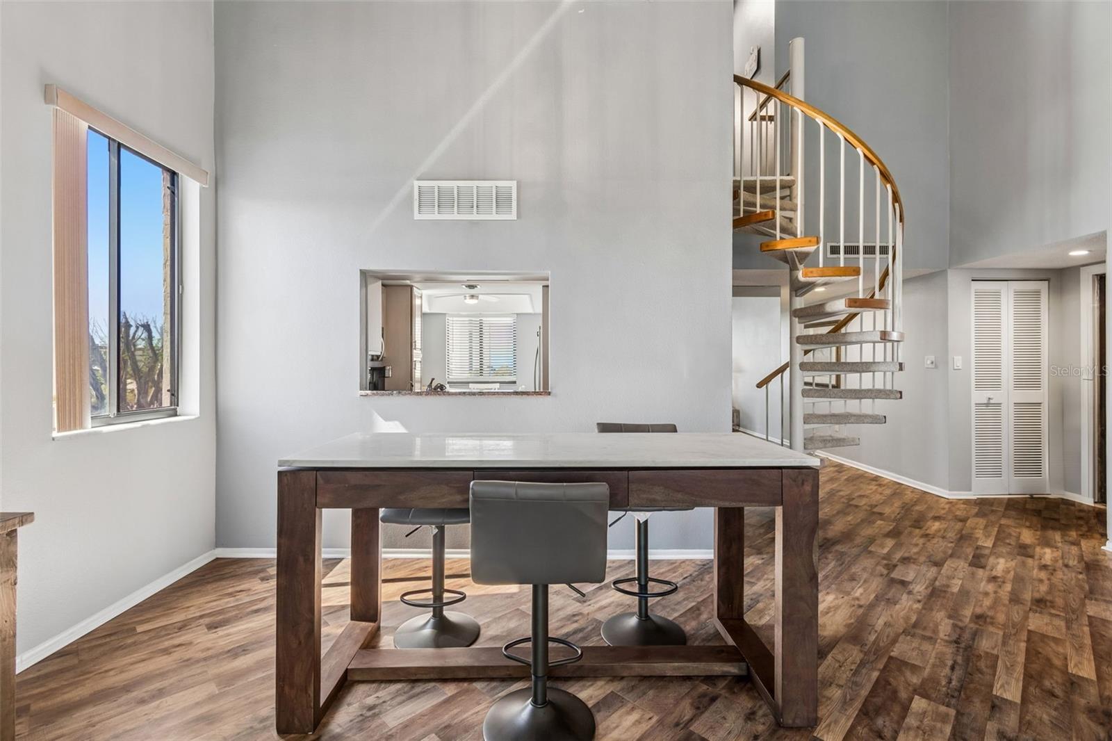 Image 14 of 98 For 6263 Midnight Pass Road 301