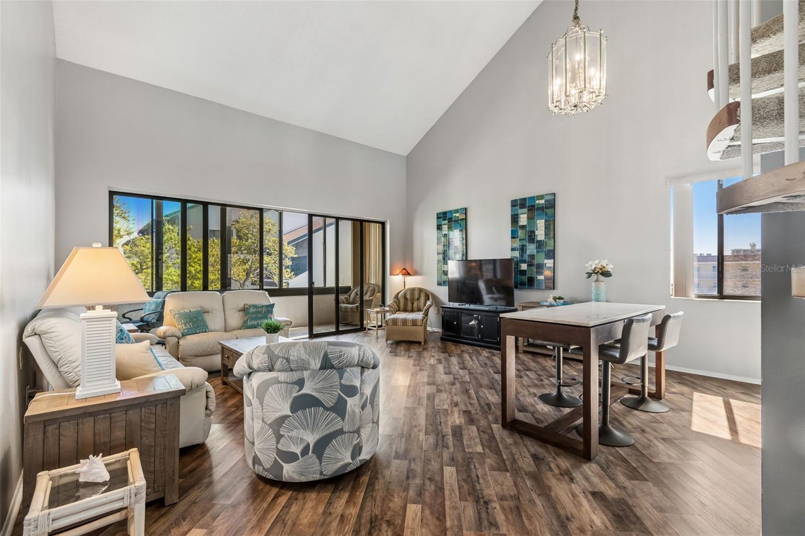 Image 15 of 98 For 6263 Midnight Pass Road 301