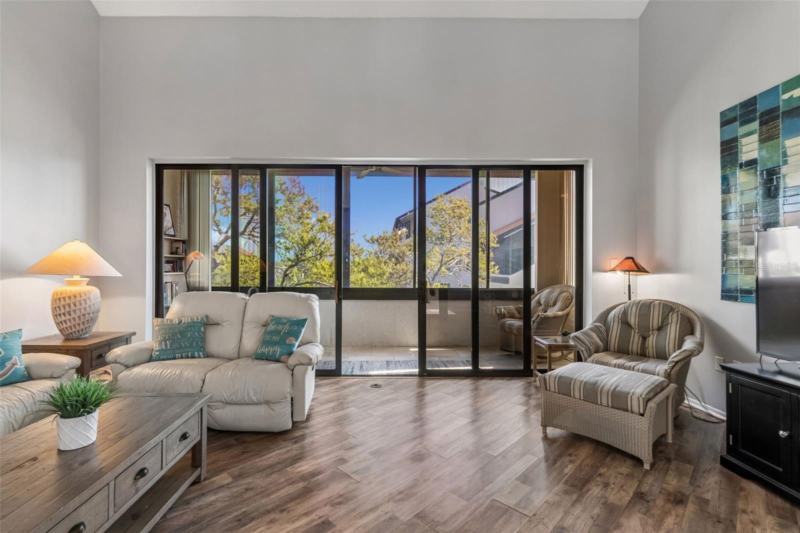 Image 16 of 98 For 6263 Midnight Pass Road 301