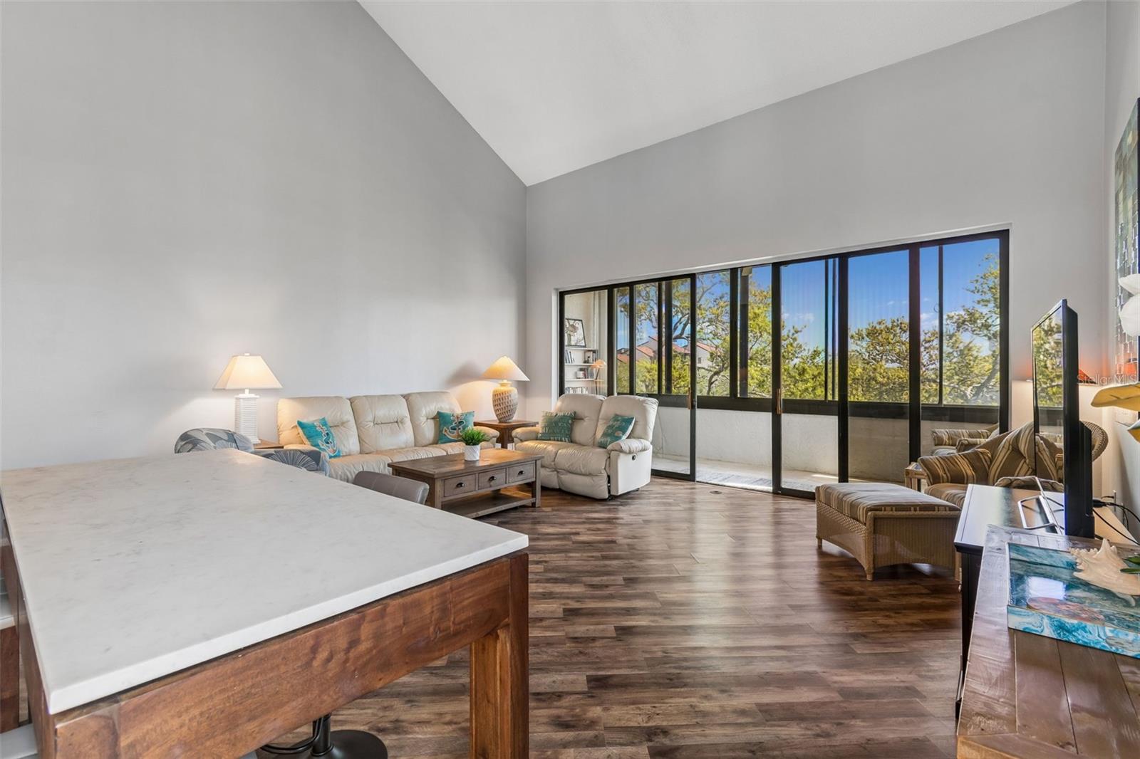 Image 17 of 98 For 6263 Midnight Pass Road 301