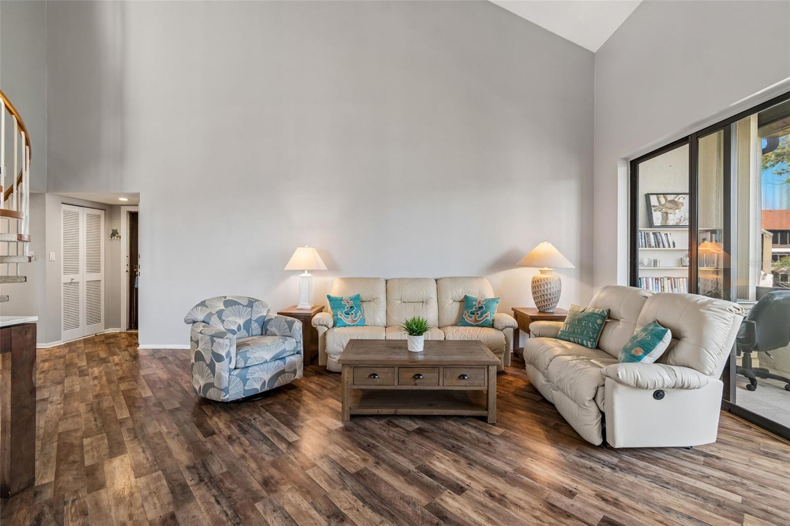 Image 18 of 98 For 6263 Midnight Pass Road 301