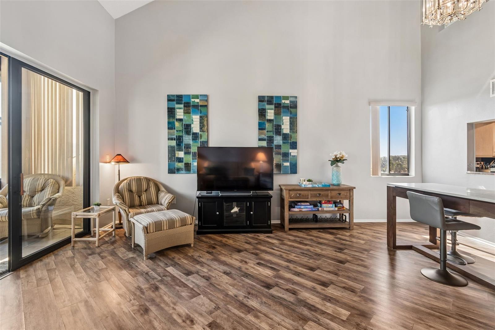 Image 20 of 98 For 6263 Midnight Pass Road 301