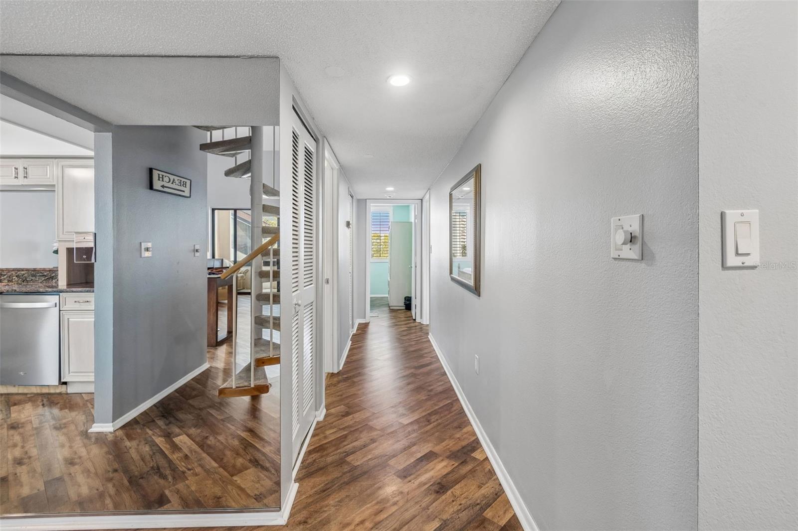 Image 24 of 98 For 6263 Midnight Pass Road 301