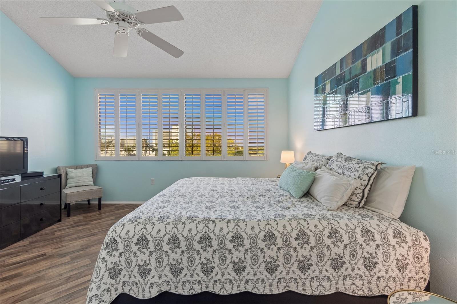 Image 30 of 98 For 6263 Midnight Pass Road 301