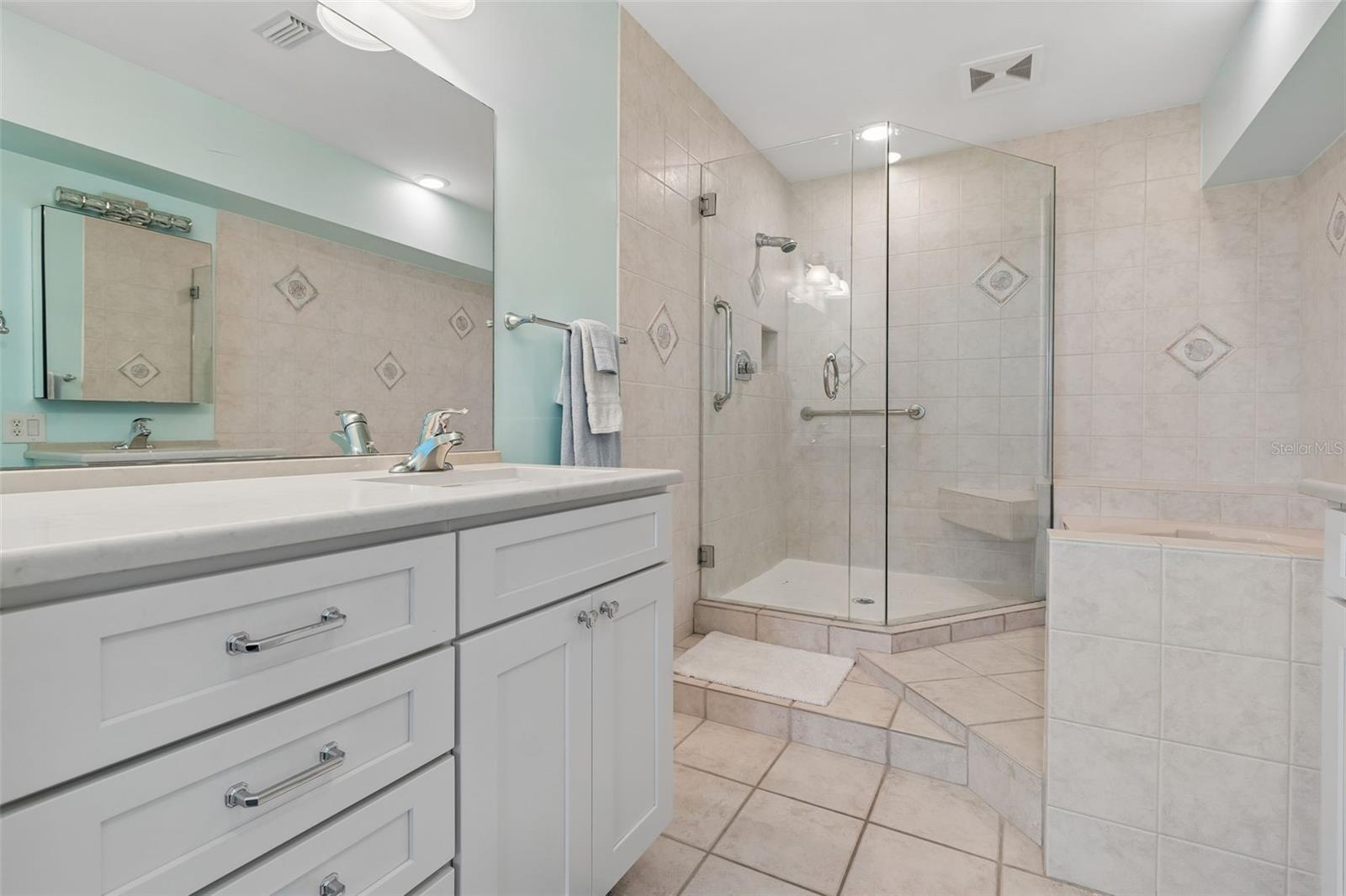 Image 31 of 98 For 6263 Midnight Pass Road 301