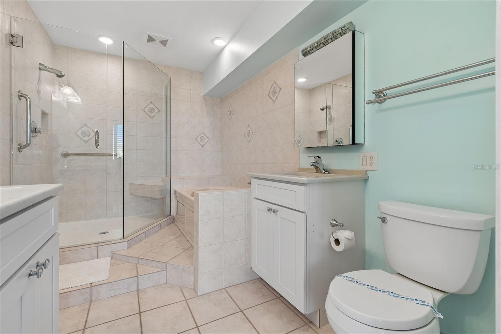 Image 32 of 98 For 6263 Midnight Pass Road 301