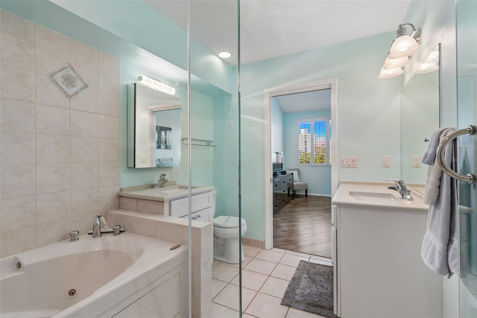 Image 34 of 98 For 6263 Midnight Pass Road 301