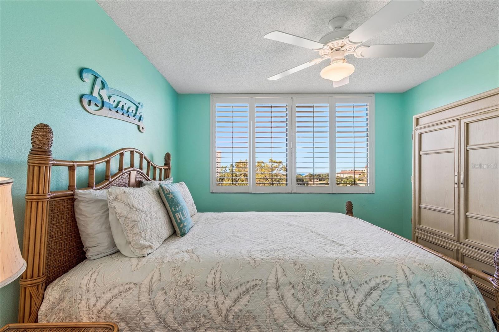 Image 38 of 98 For 6263 Midnight Pass Road 301