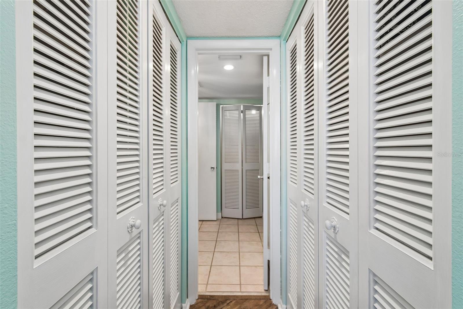 Image 39 of 98 For 6263 Midnight Pass Road 301