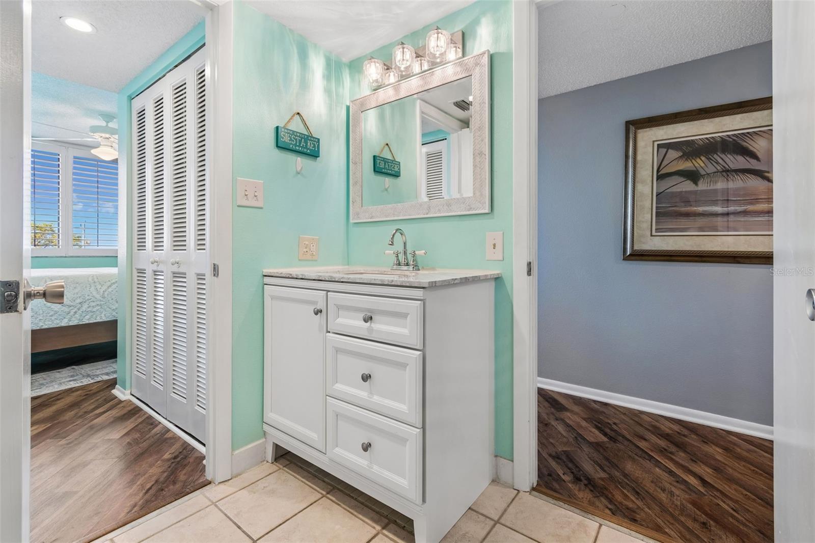 Image 42 of 98 For 6263 Midnight Pass Road 301