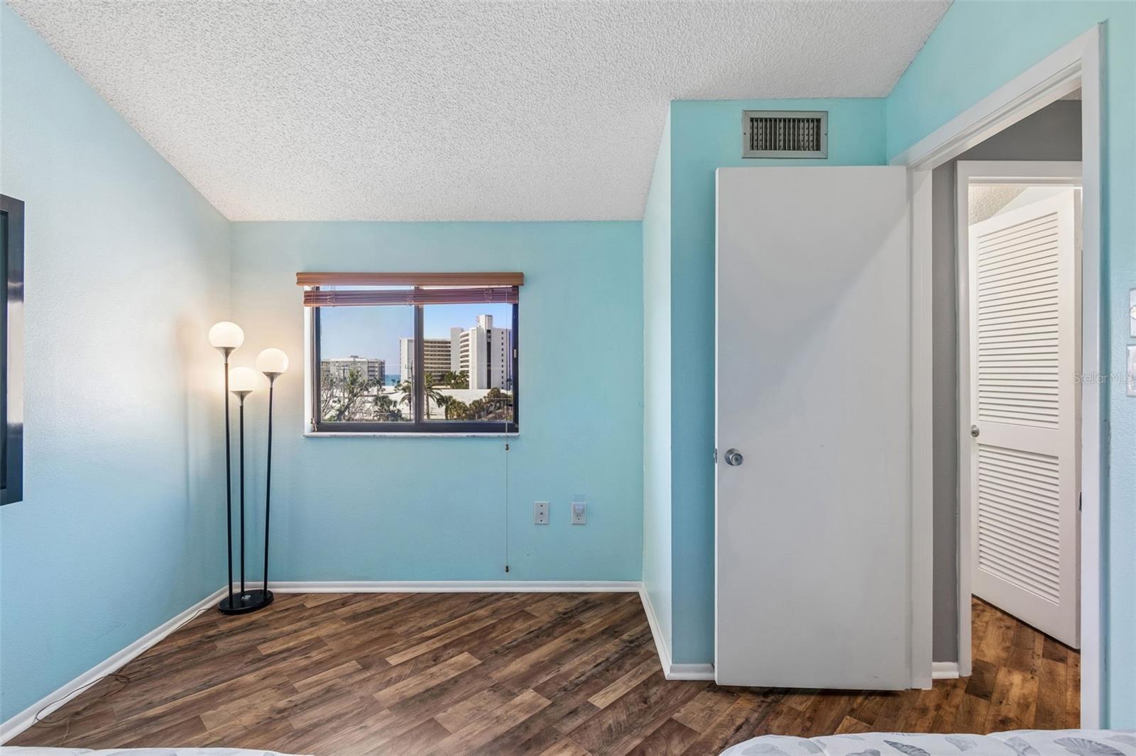 Image 47 of 98 For 6263 Midnight Pass Road 301