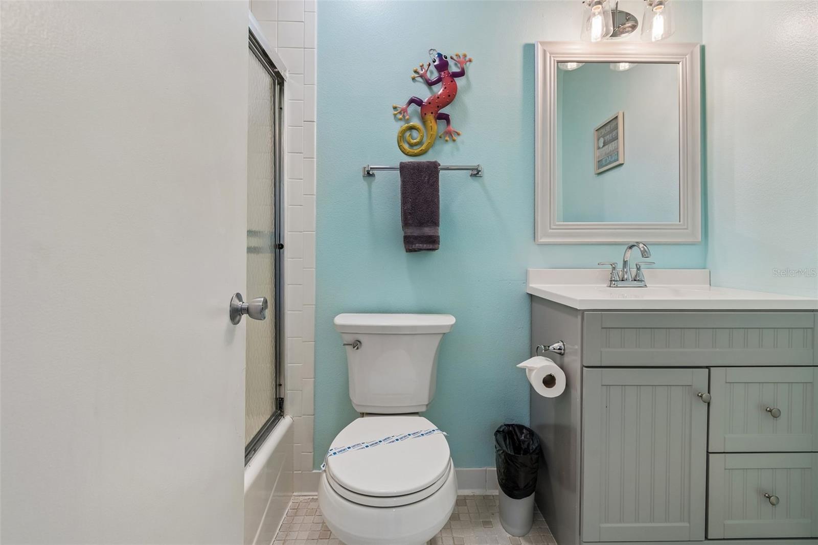 Image 50 of 98 For 6263 Midnight Pass Road 301