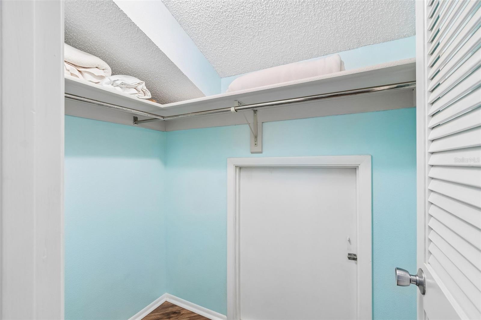 Image 52 of 98 For 6263 Midnight Pass Road 301