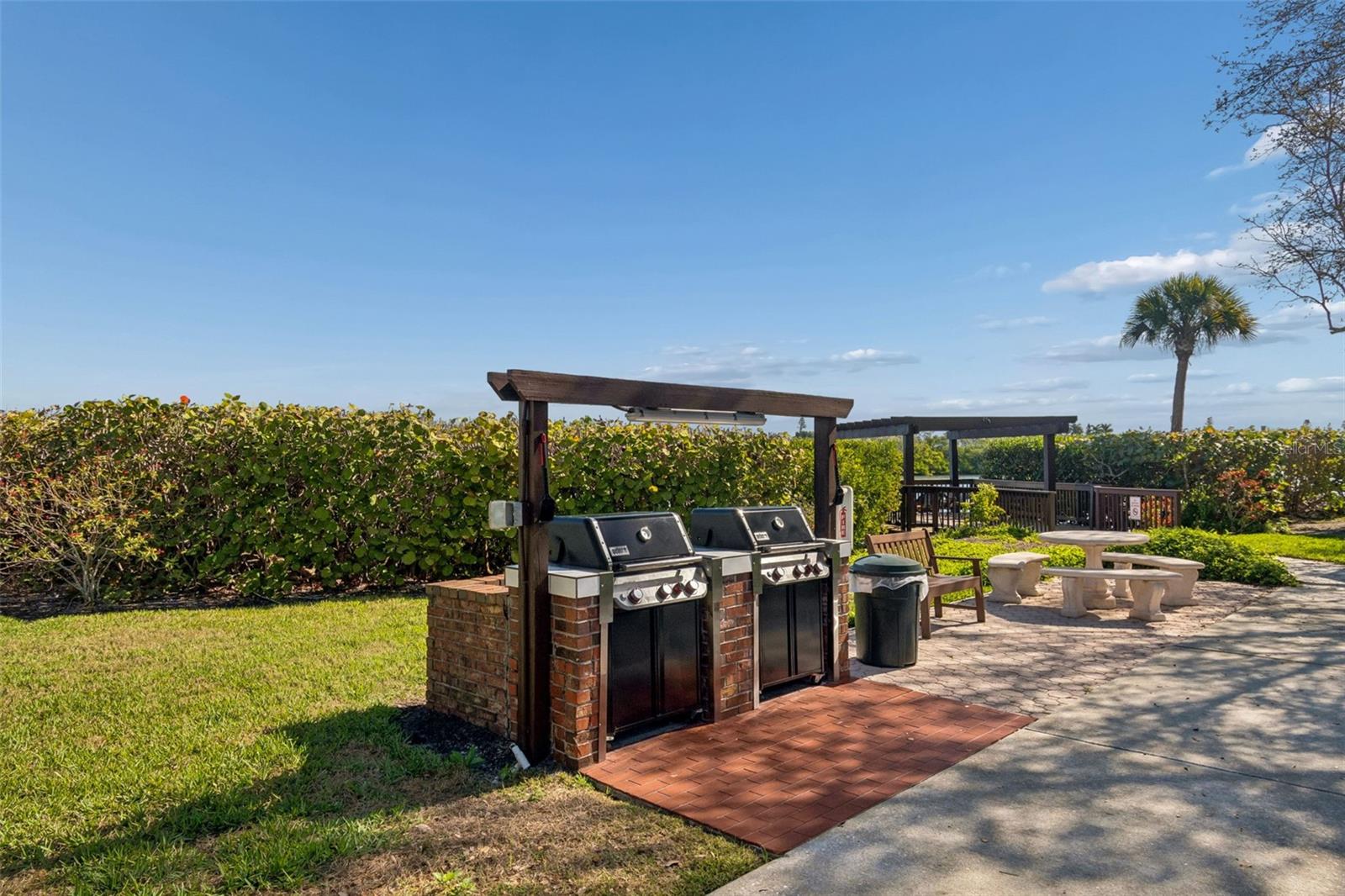 Image 57 of 98 For 6263 Midnight Pass Road 301