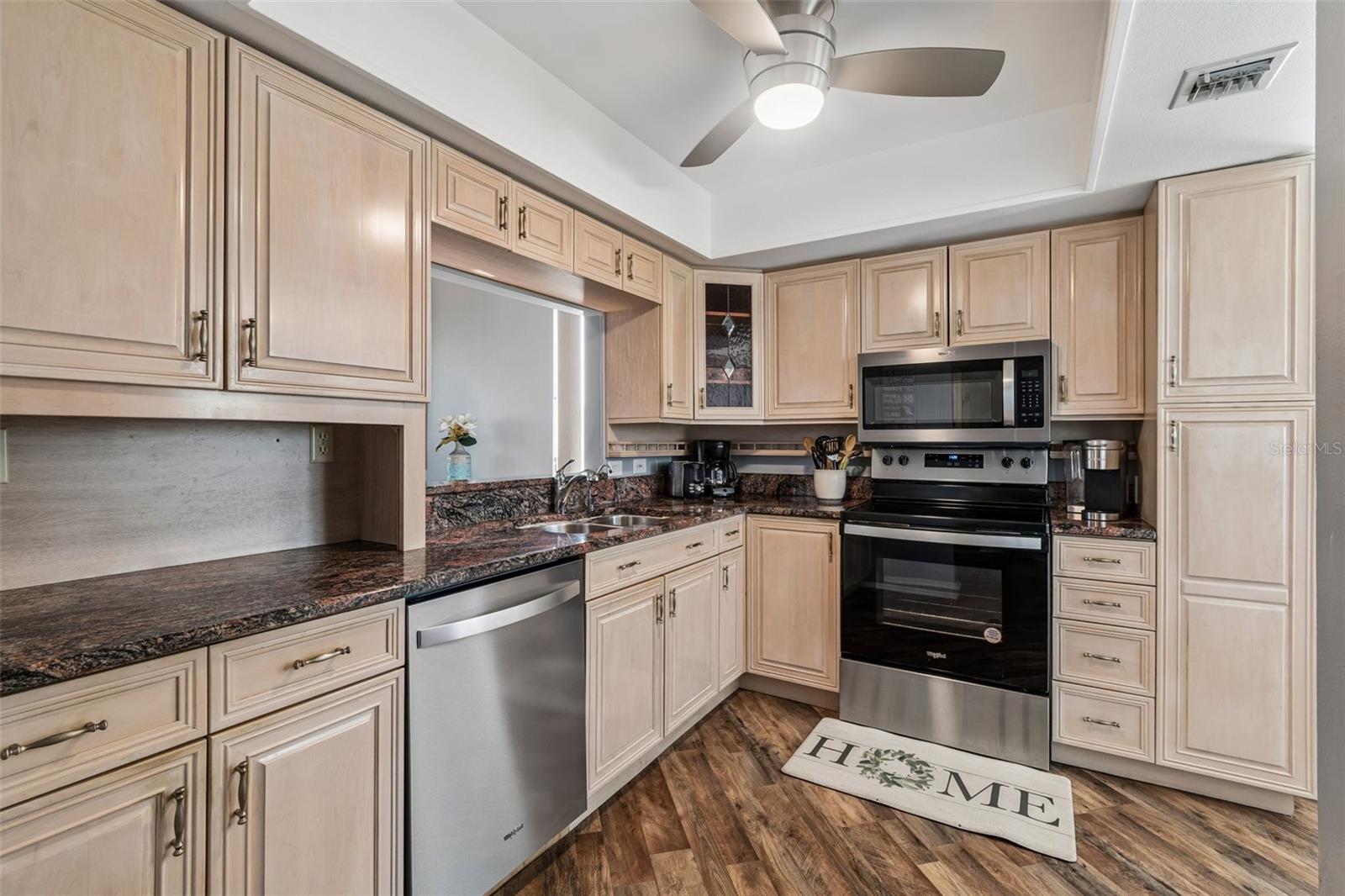 Image 6 of 98 For 6263 Midnight Pass Road 301