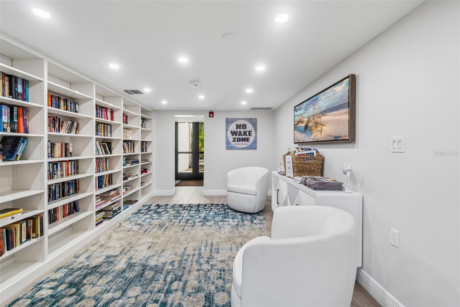 Image 60 of 98 For 6263 Midnight Pass Road 301