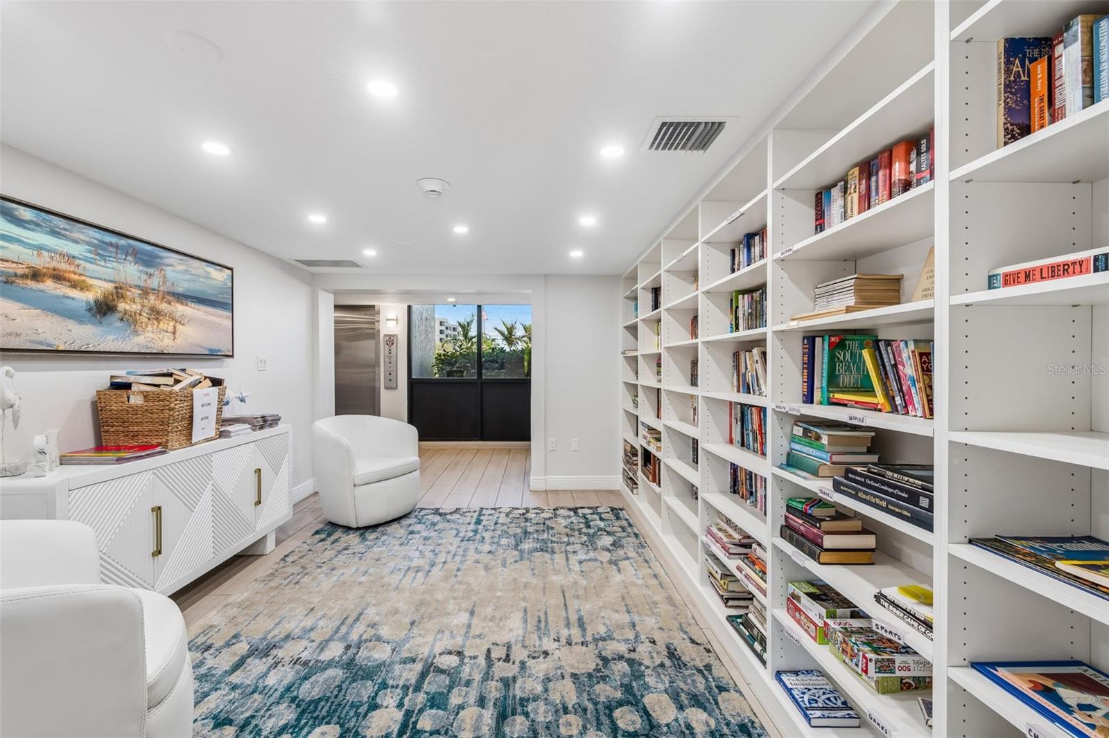 Image 61 of 98 For 6263 Midnight Pass Road 301