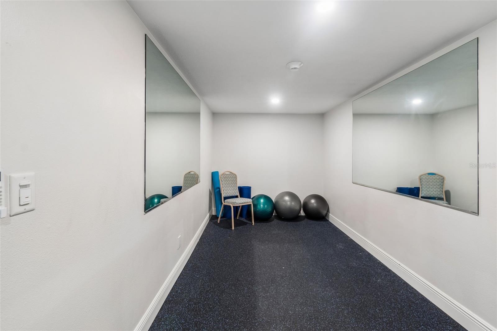 Image 65 of 98 For 6263 Midnight Pass Road 301