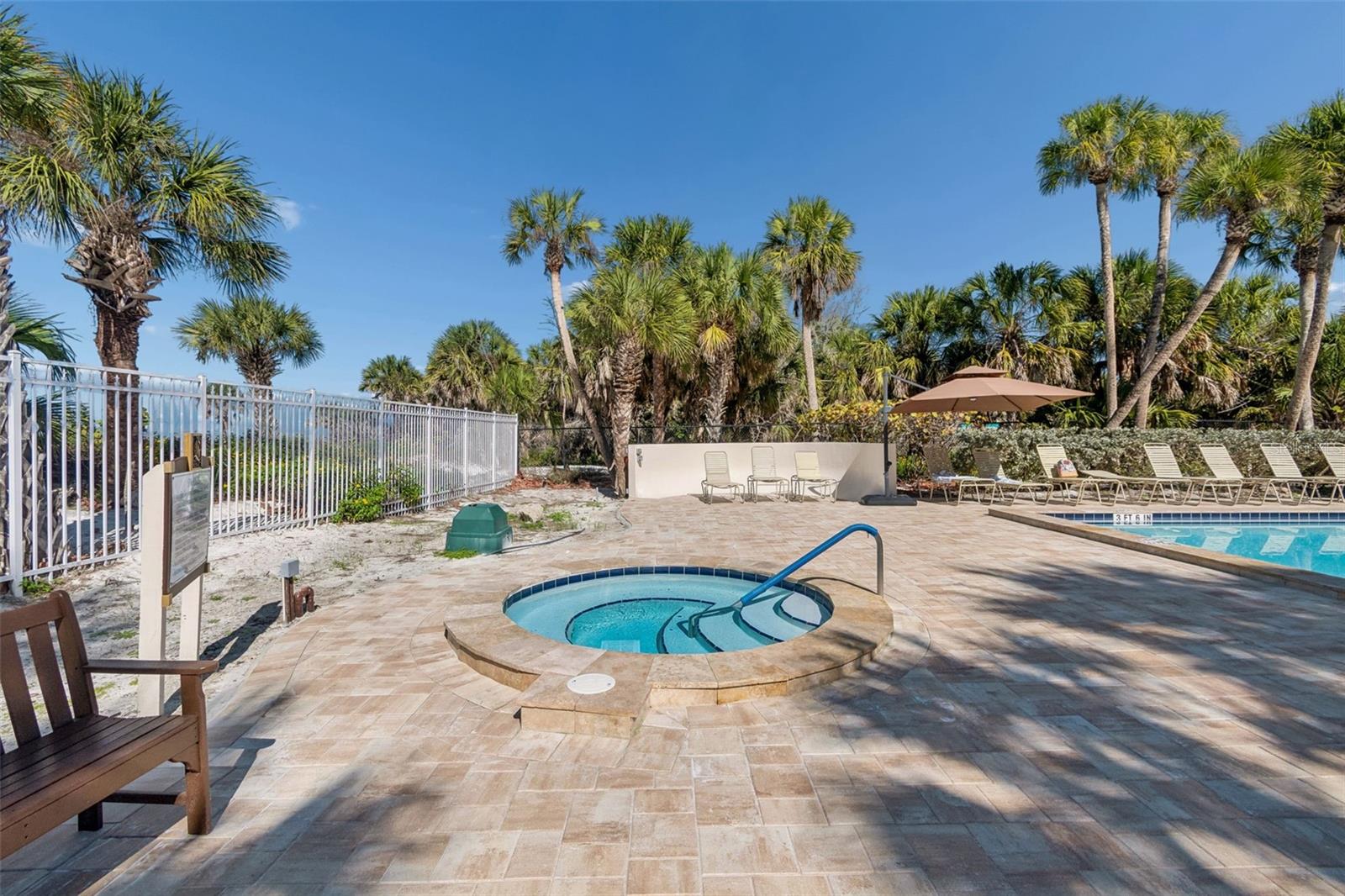 Image 68 of 98 For 6263 Midnight Pass Road 301