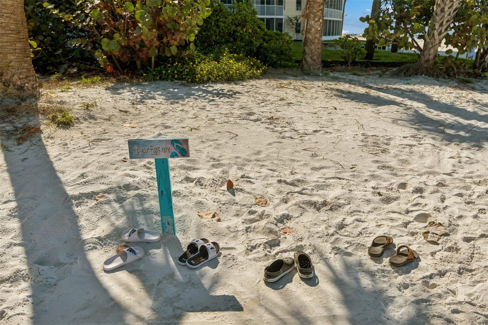 Image 80 of 98 For 6263 Midnight Pass Road 301