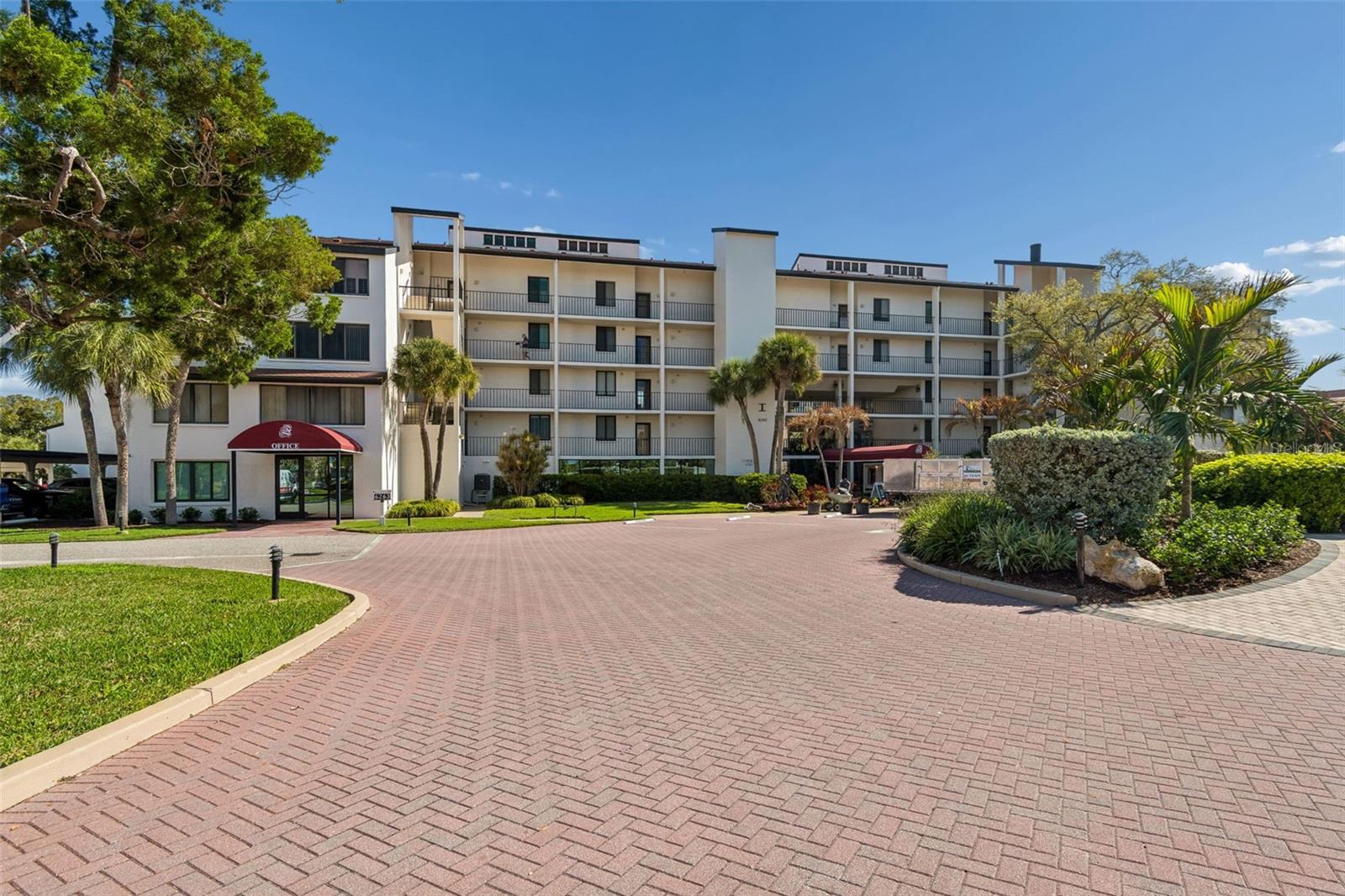 Image 86 of 98 For 6263 Midnight Pass Road 301