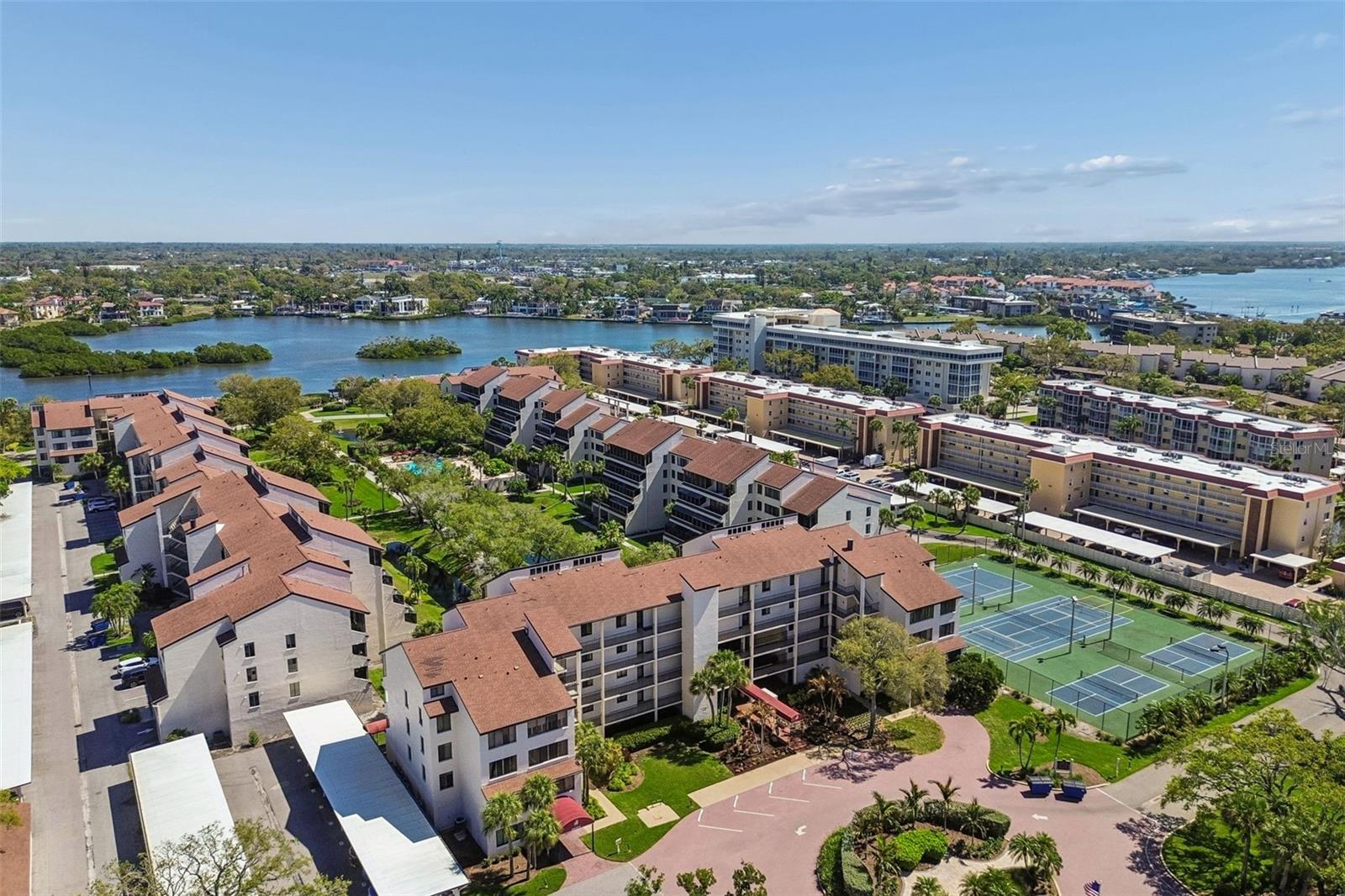 Image 90 of 98 For 6263 Midnight Pass Road 301