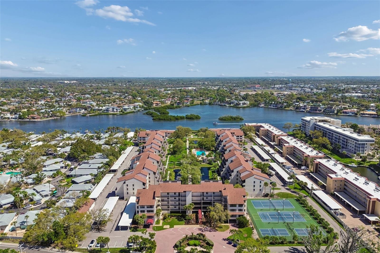 Image 91 of 98 For 6263 Midnight Pass Road 301