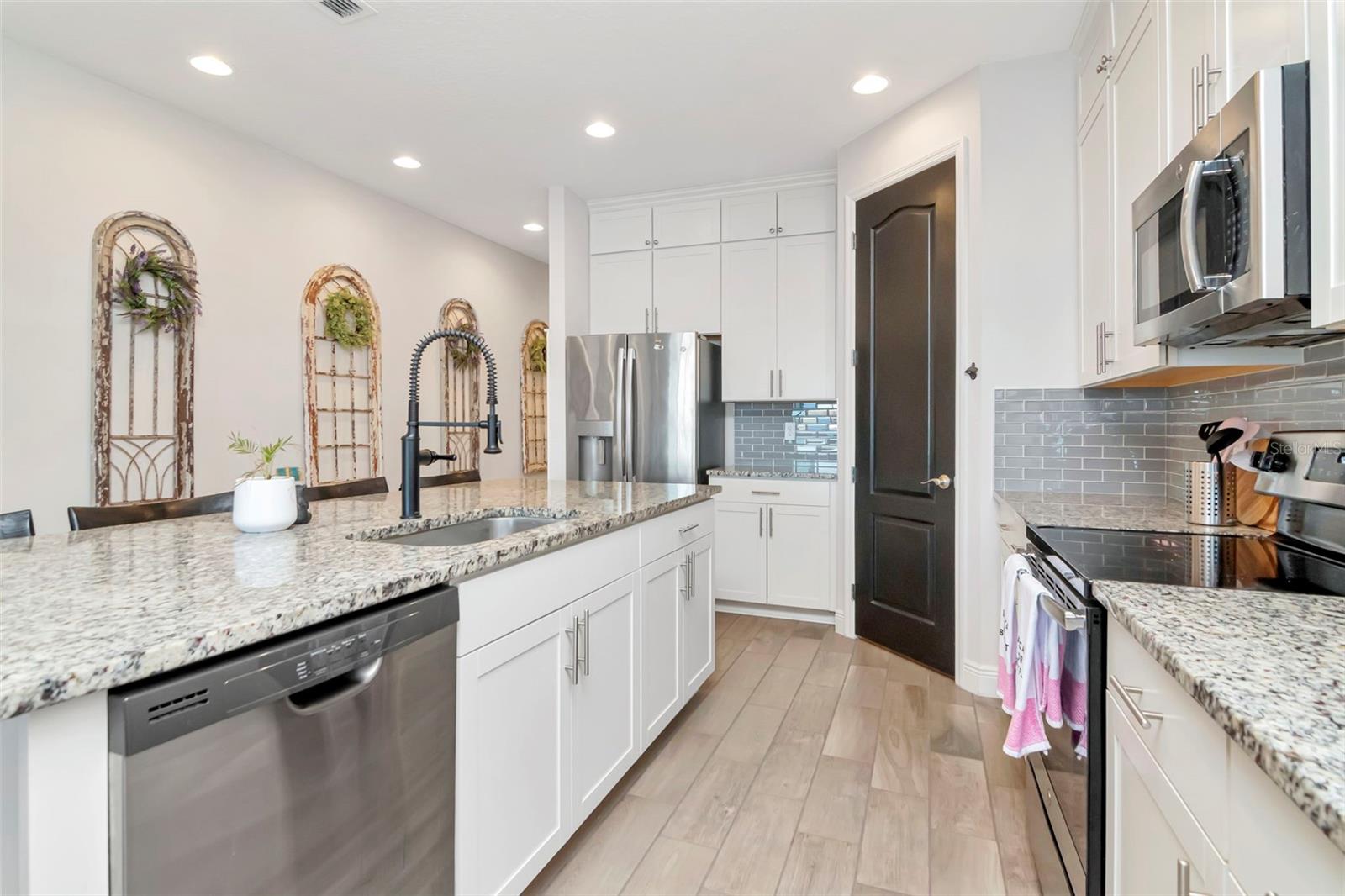 Image 31 of 68 For 169 Summershore Drive