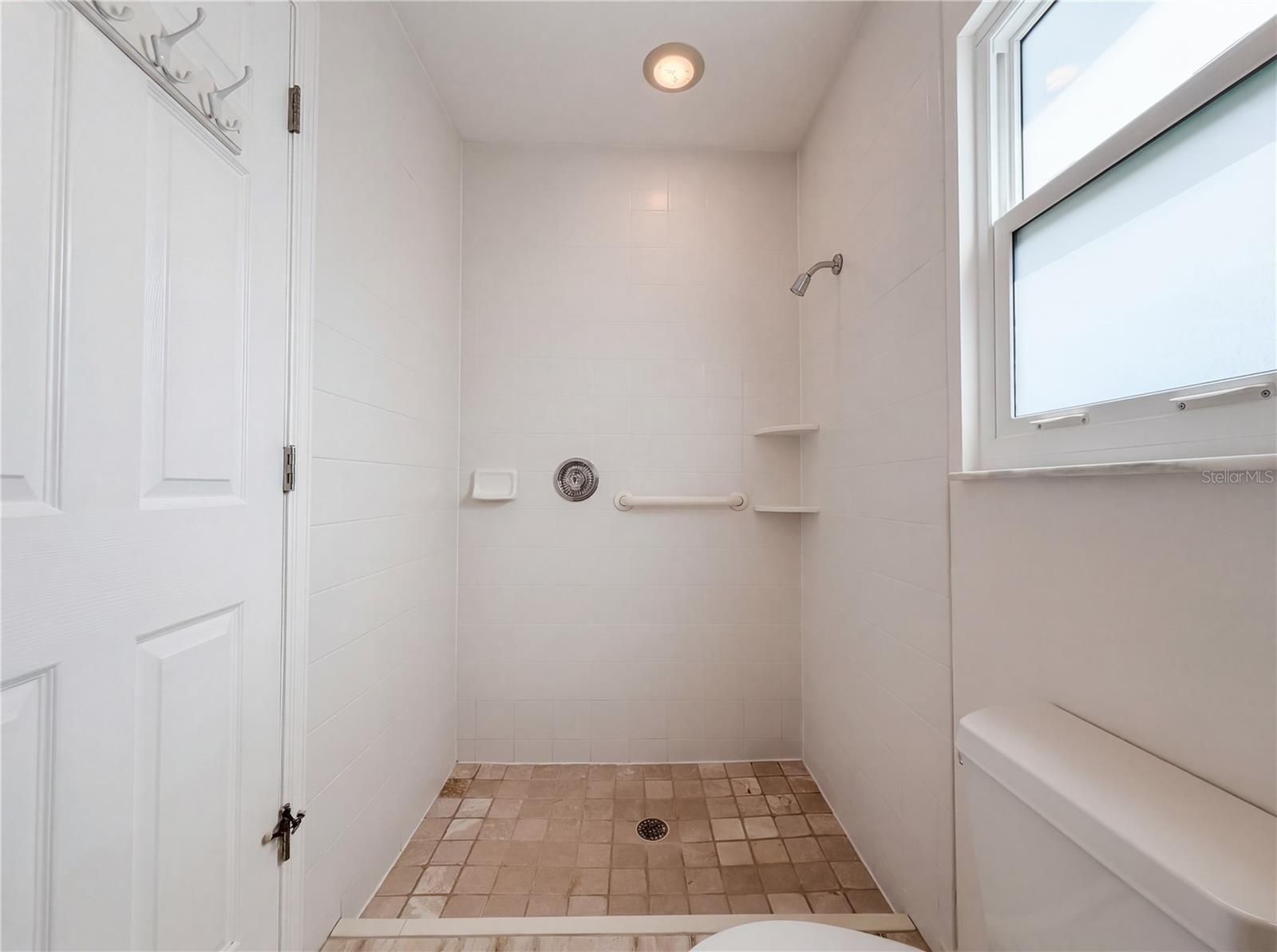 Image 18 of 37 For 3339 Sheffield Circle