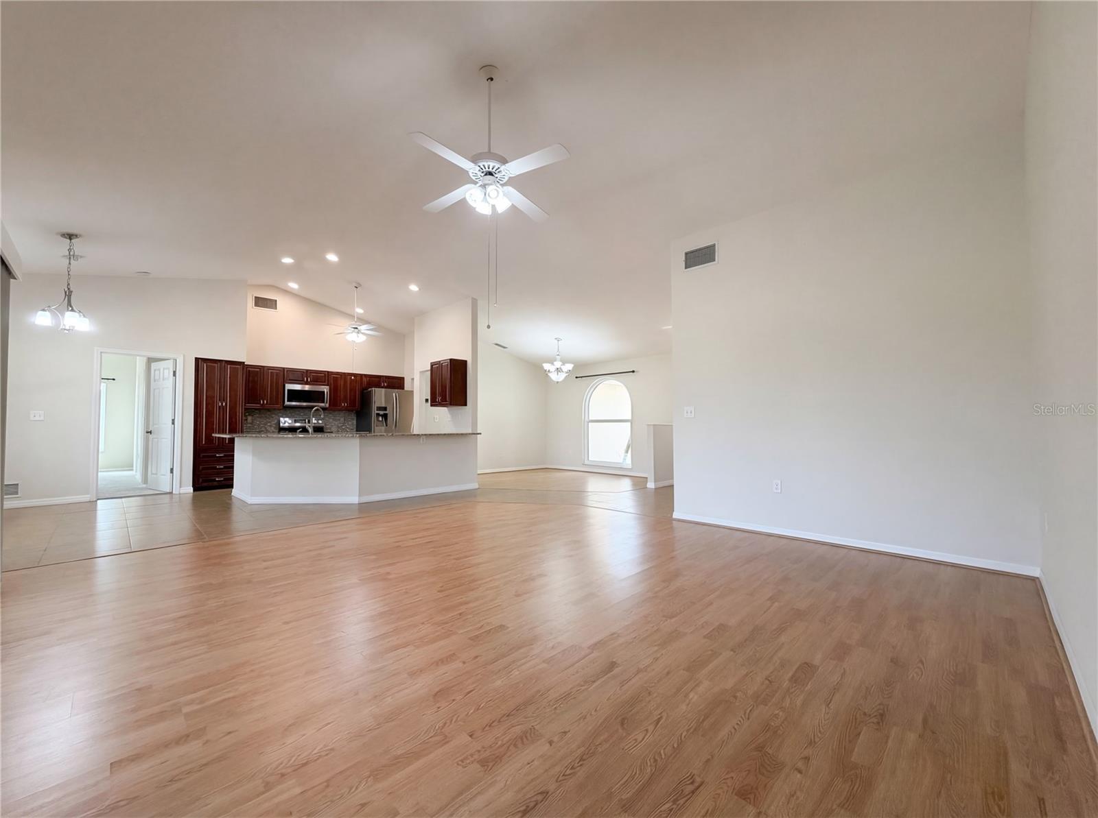 Image 19 of 37 For 3339 Sheffield Circle