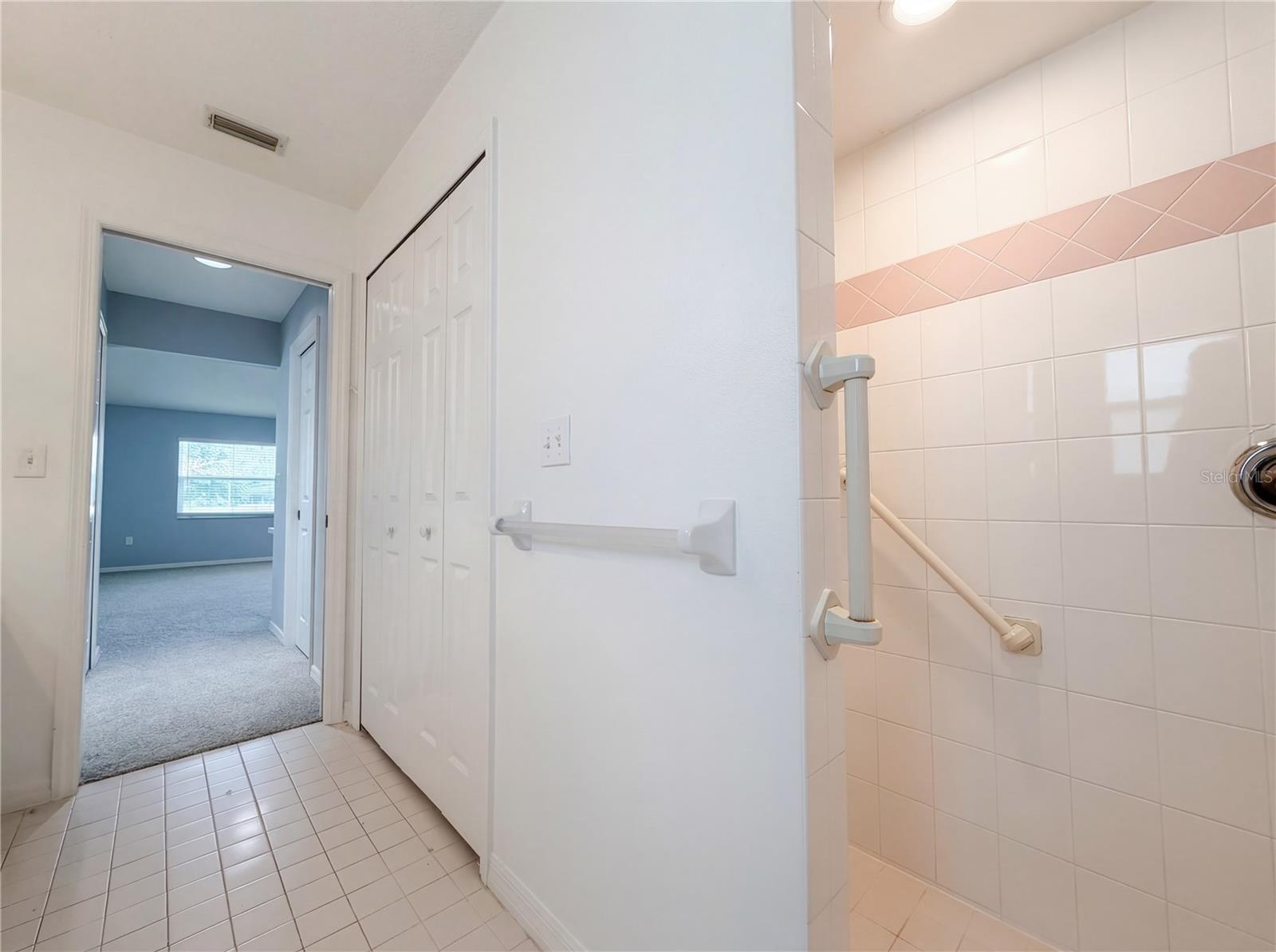 Image 23 of 37 For 3339 Sheffield Circle