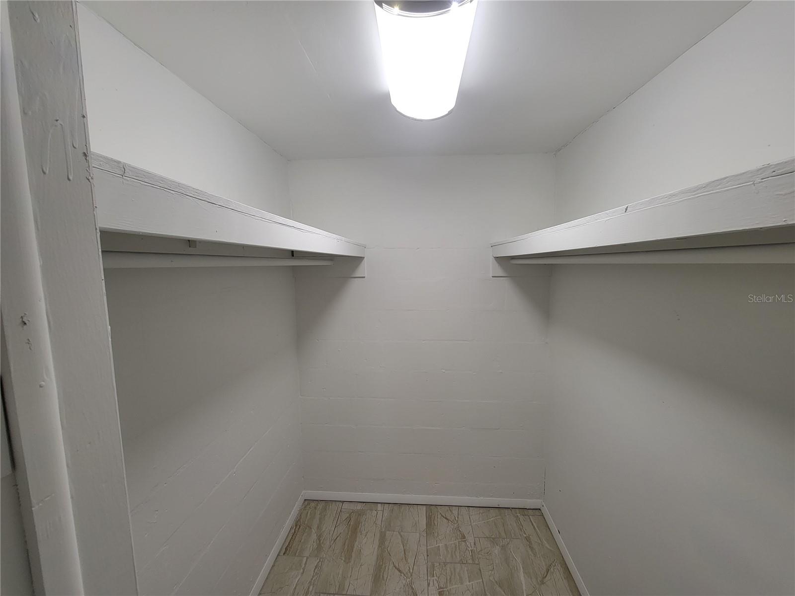 Image 2 of 7 For 1225 1-2 Bermuda Street