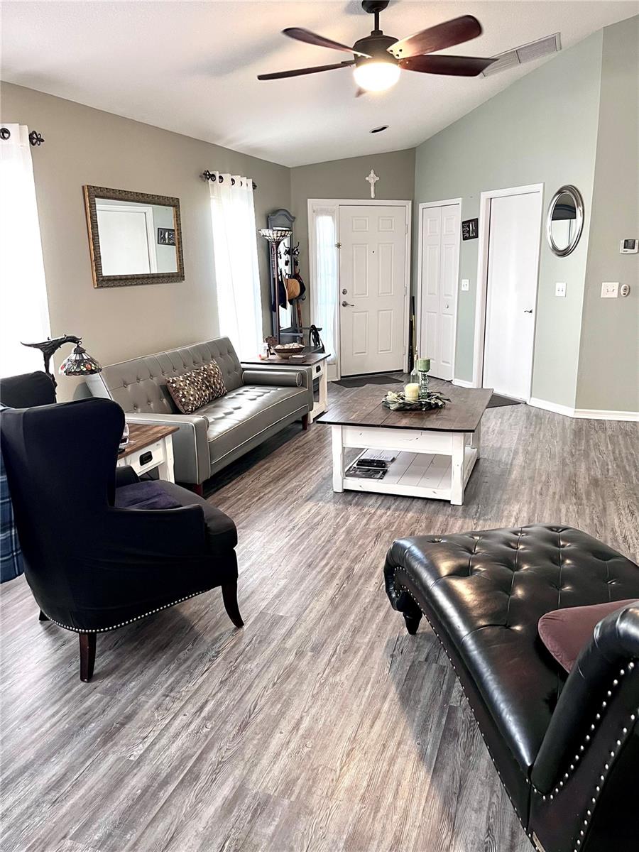 Image 3 of 14 For 8620 Persea Court