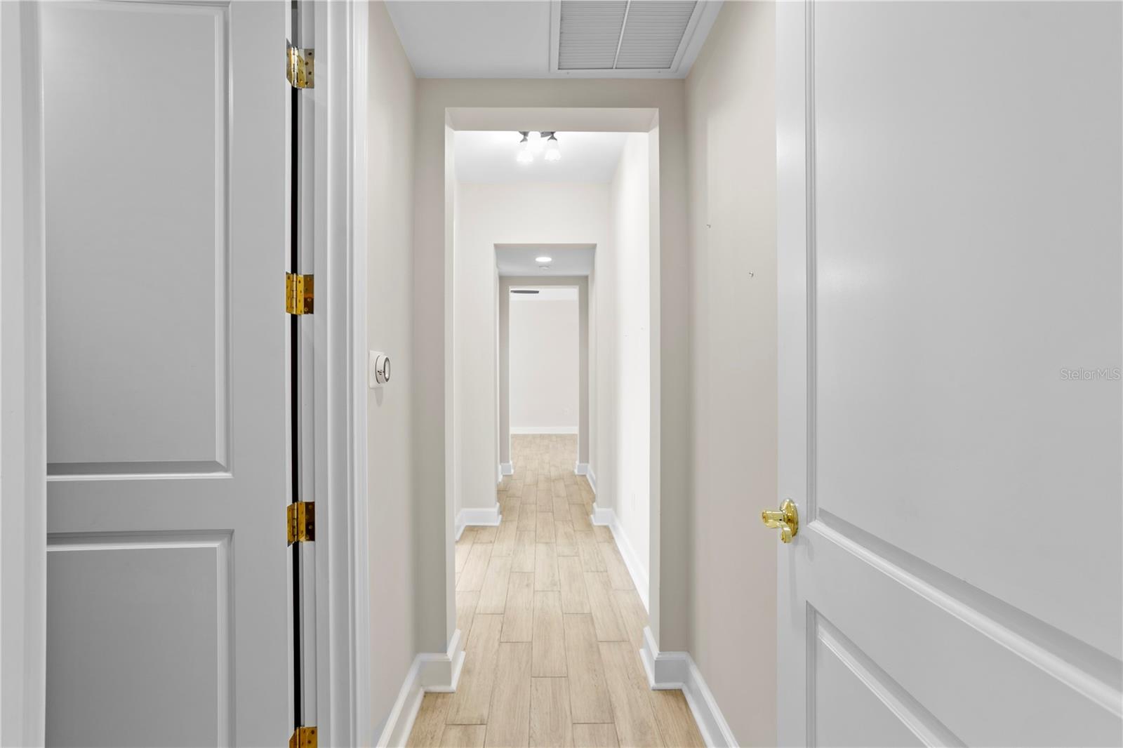 Image 10 of 43 For 300 Beach Drive Ne 1201