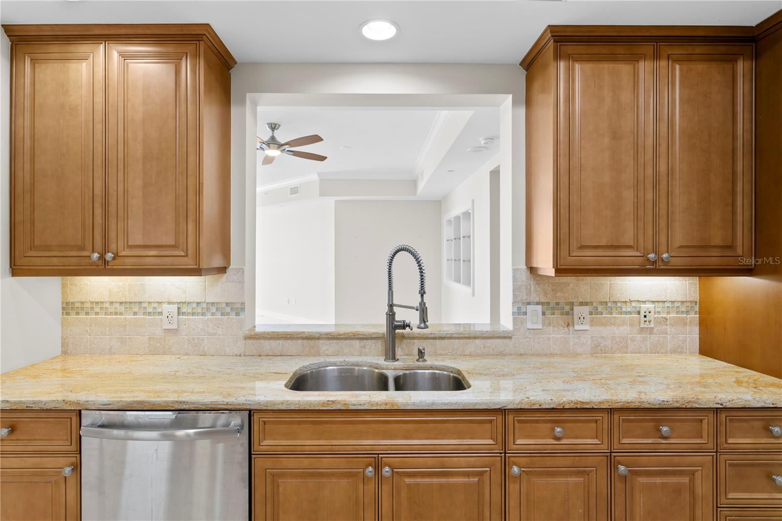 Image 16 of 43 For 300 Beach Drive Ne 1201