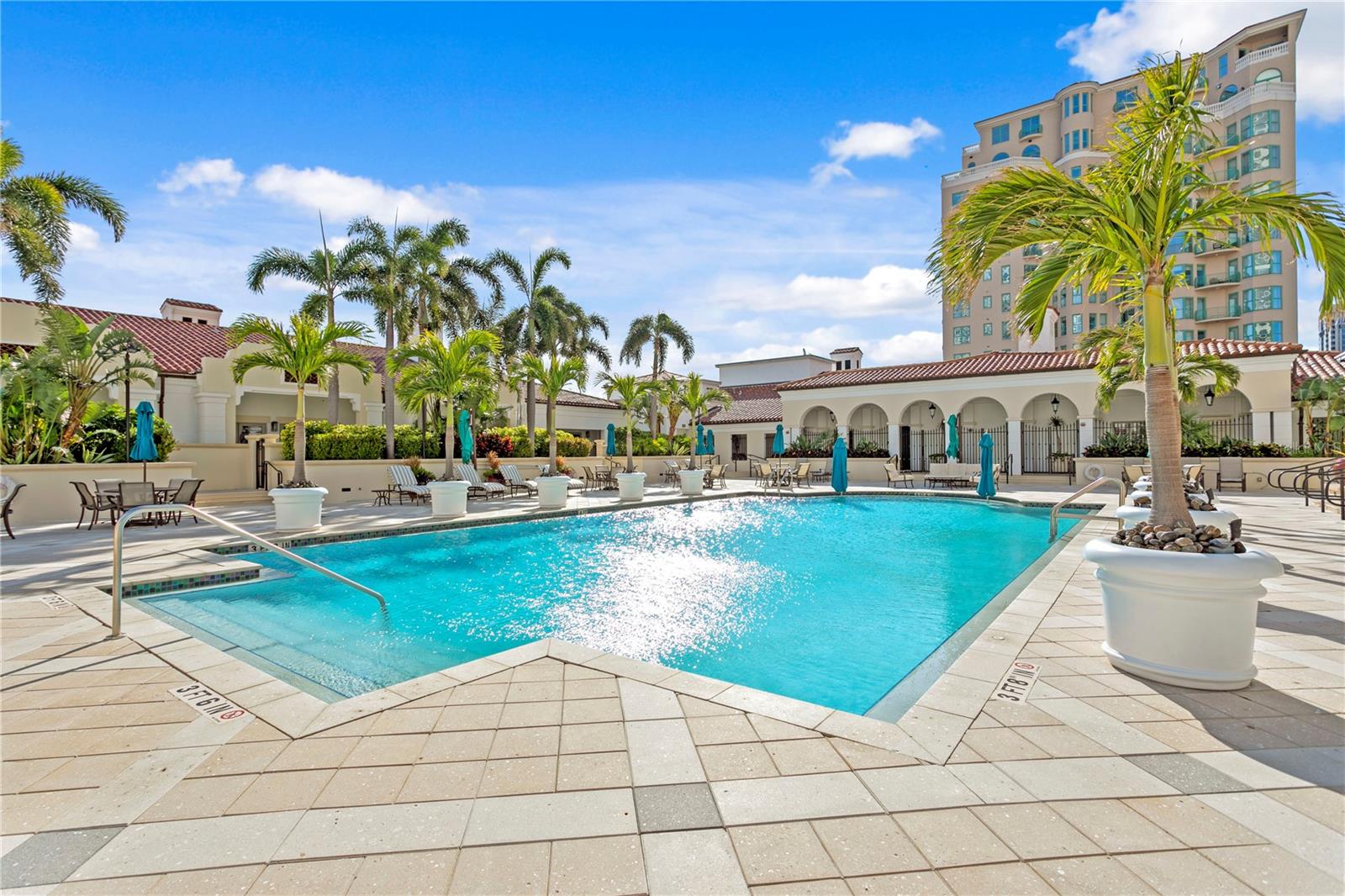 Image 2 of 43 For 300 Beach Drive Ne 1201