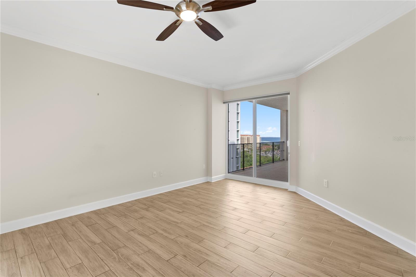 Image 22 of 43 For 300 Beach Drive Ne 1201