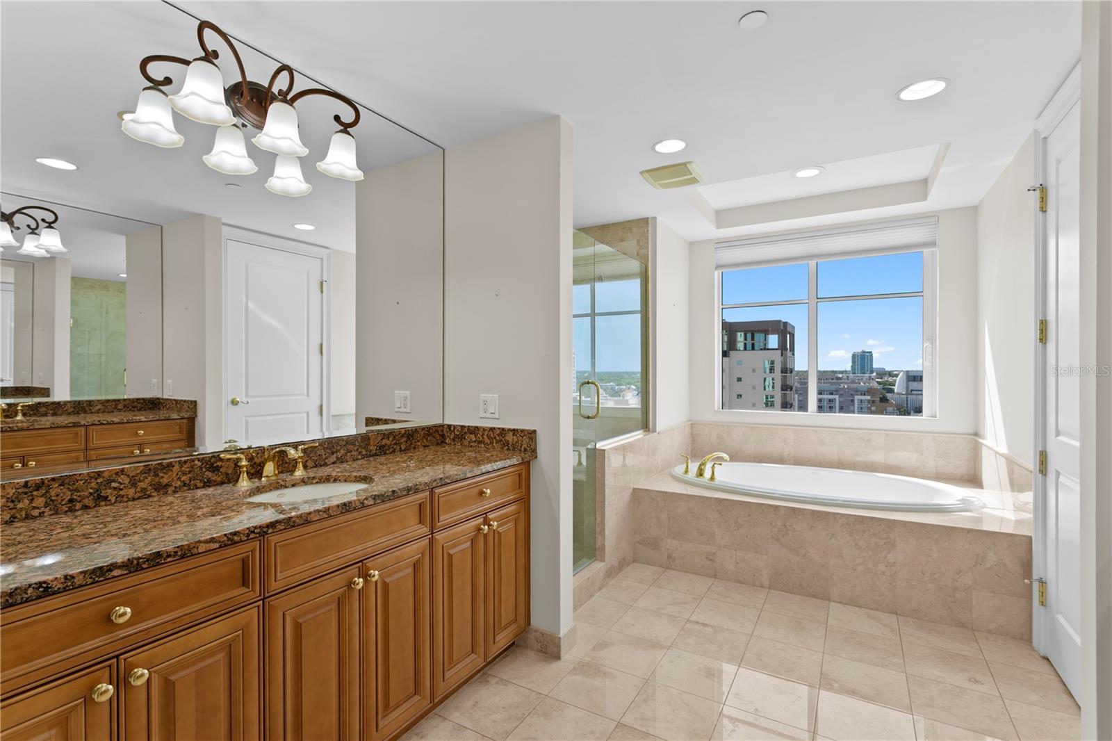 Image 24 of 43 For 300 Beach Drive Ne 1201