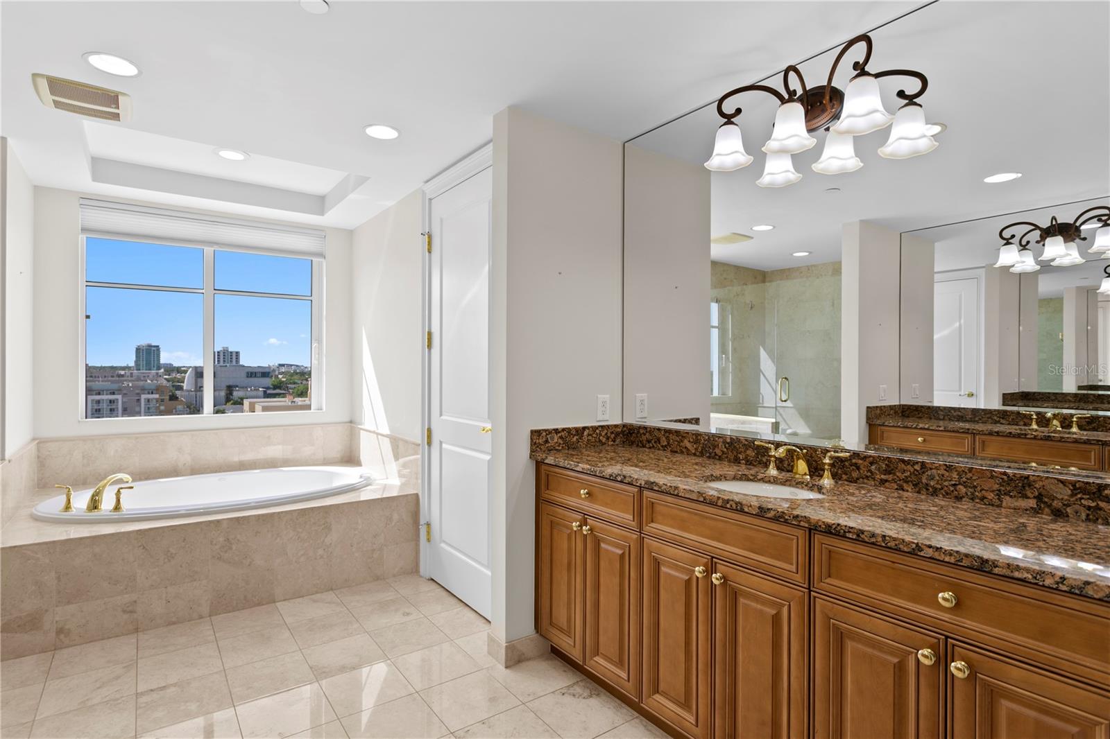 Image 25 of 43 For 300 Beach Drive Ne 1201