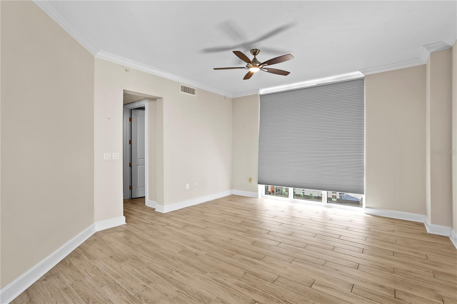 Image 32 of 43 For 300 Beach Drive Ne 1201