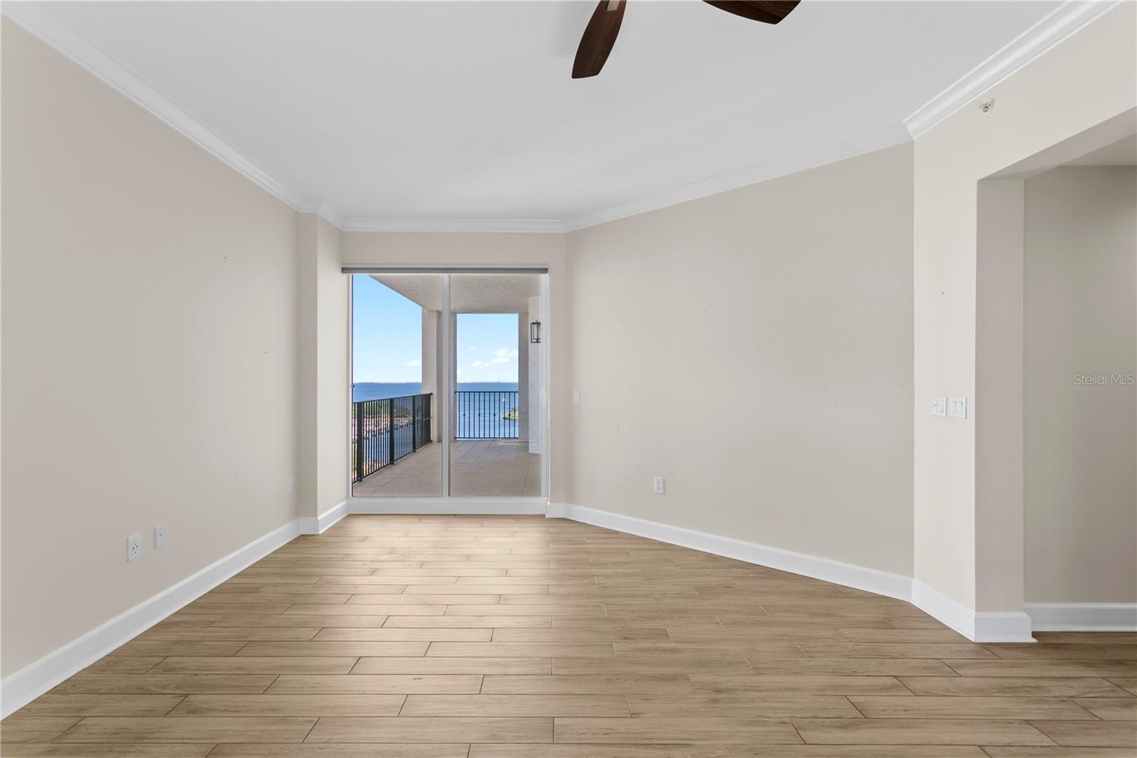 Image 33 of 43 For 300 Beach Drive Ne 1201