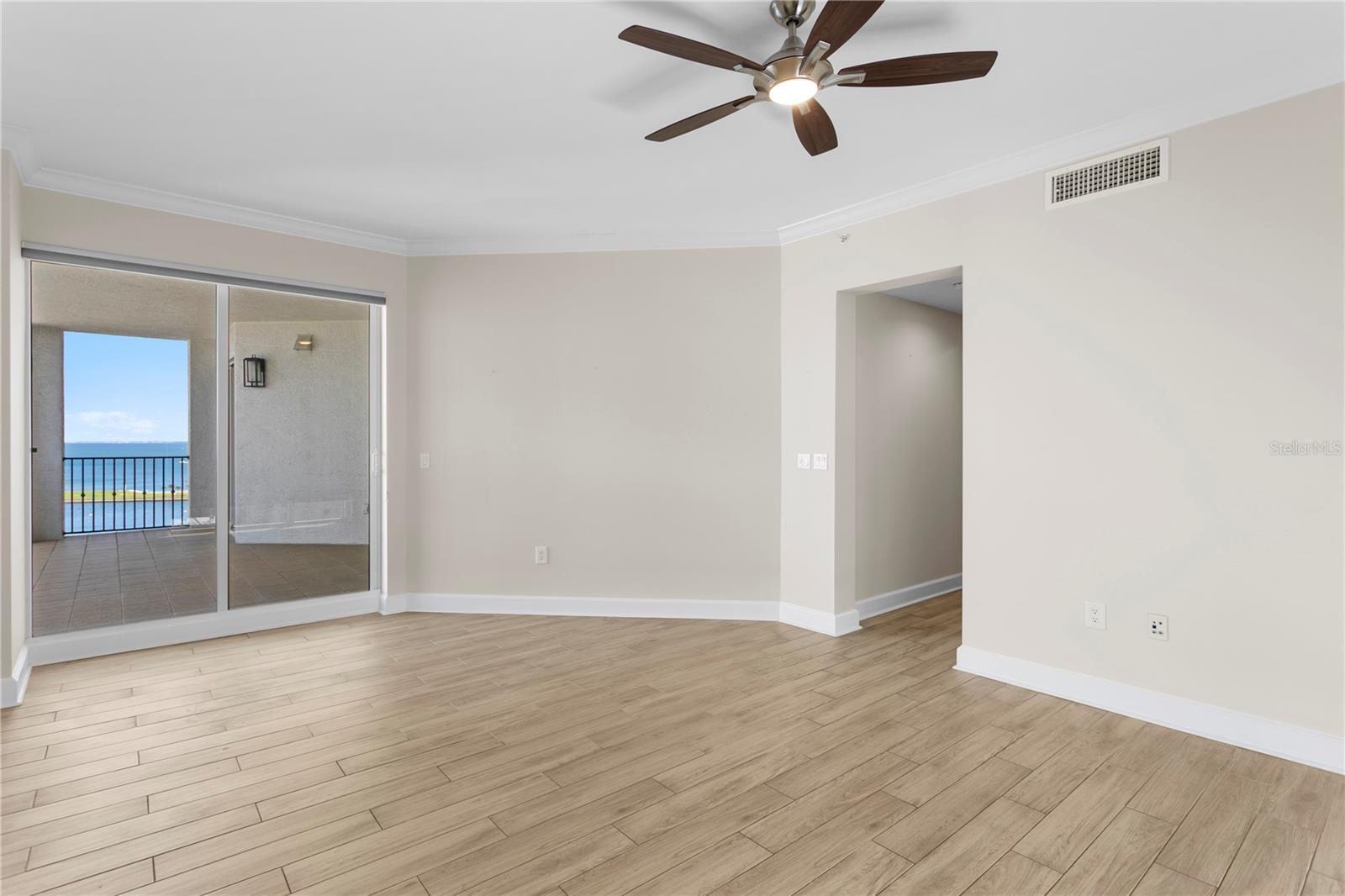 Image 35 of 43 For 300 Beach Drive Ne 1201