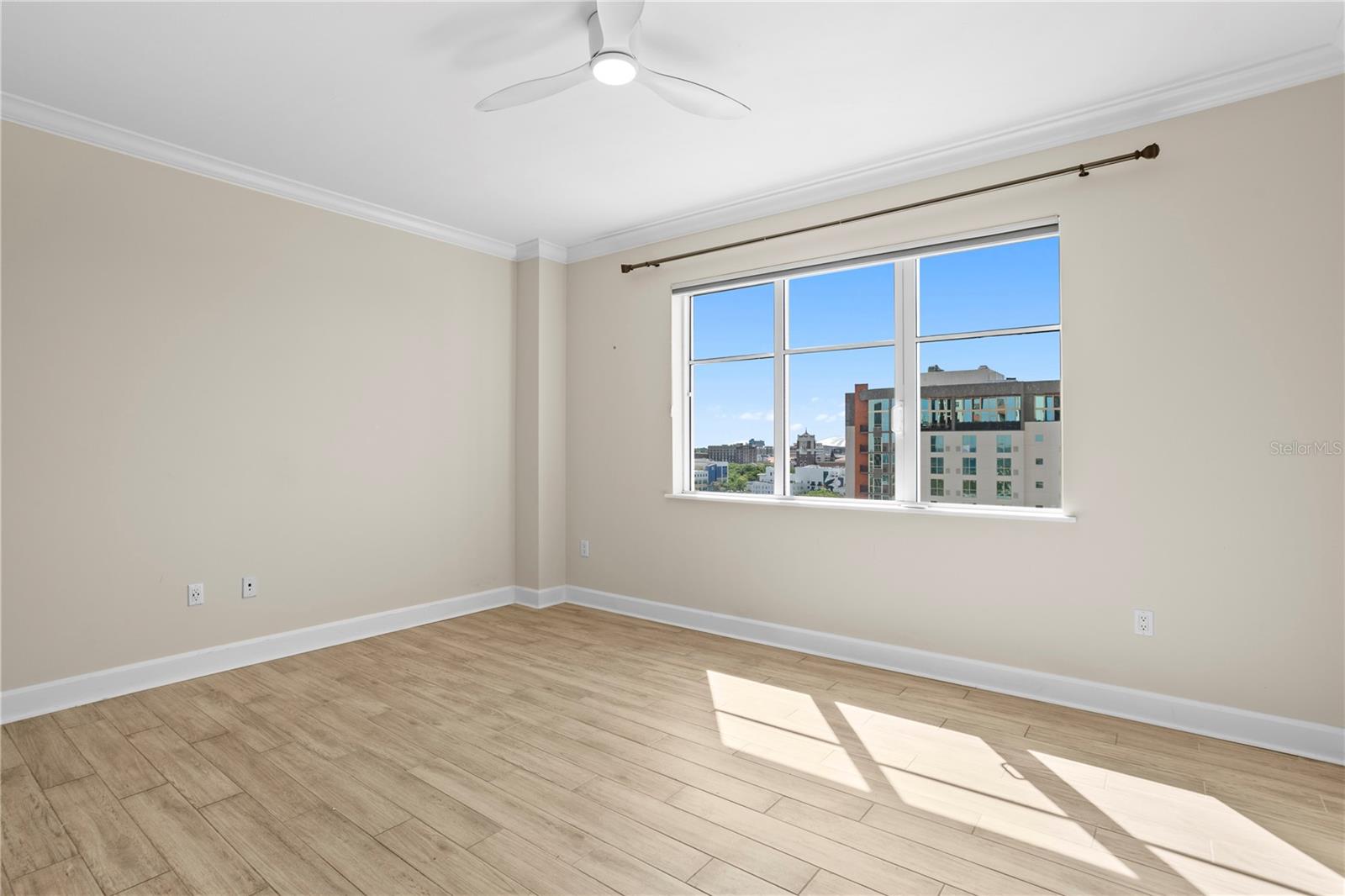 Image 37 of 43 For 300 Beach Drive Ne 1201