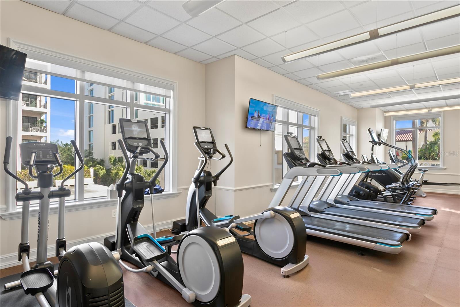 Image 41 of 43 For 300 Beach Drive Ne 1201