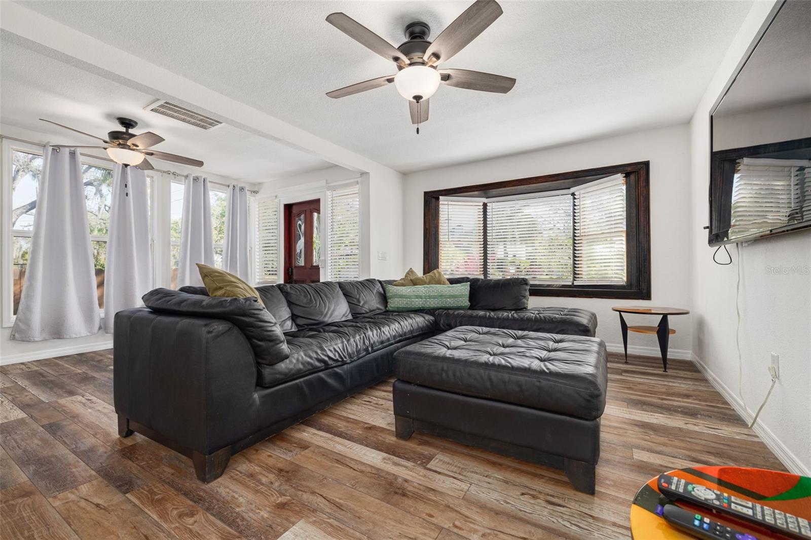 Image 11 of 59 For 200 Broadway