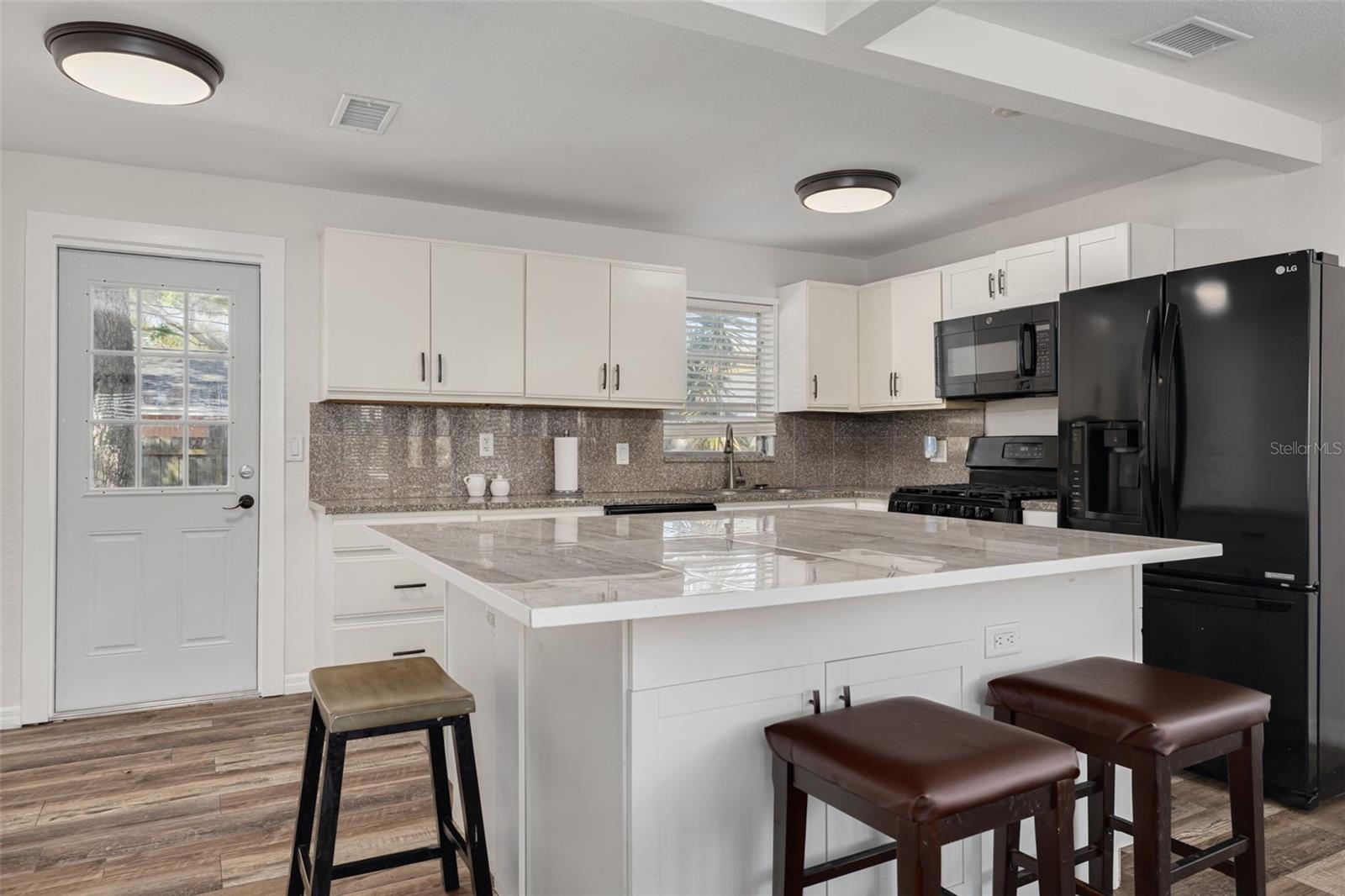 Image 12 of 59 For 200 Broadway